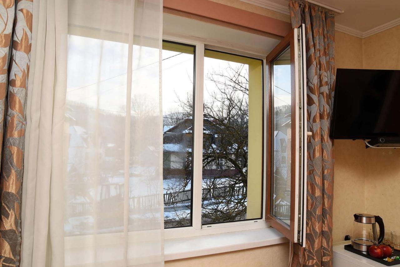 Oskolok Dovbusha Mini-Hotel Yaremche Exterior foto